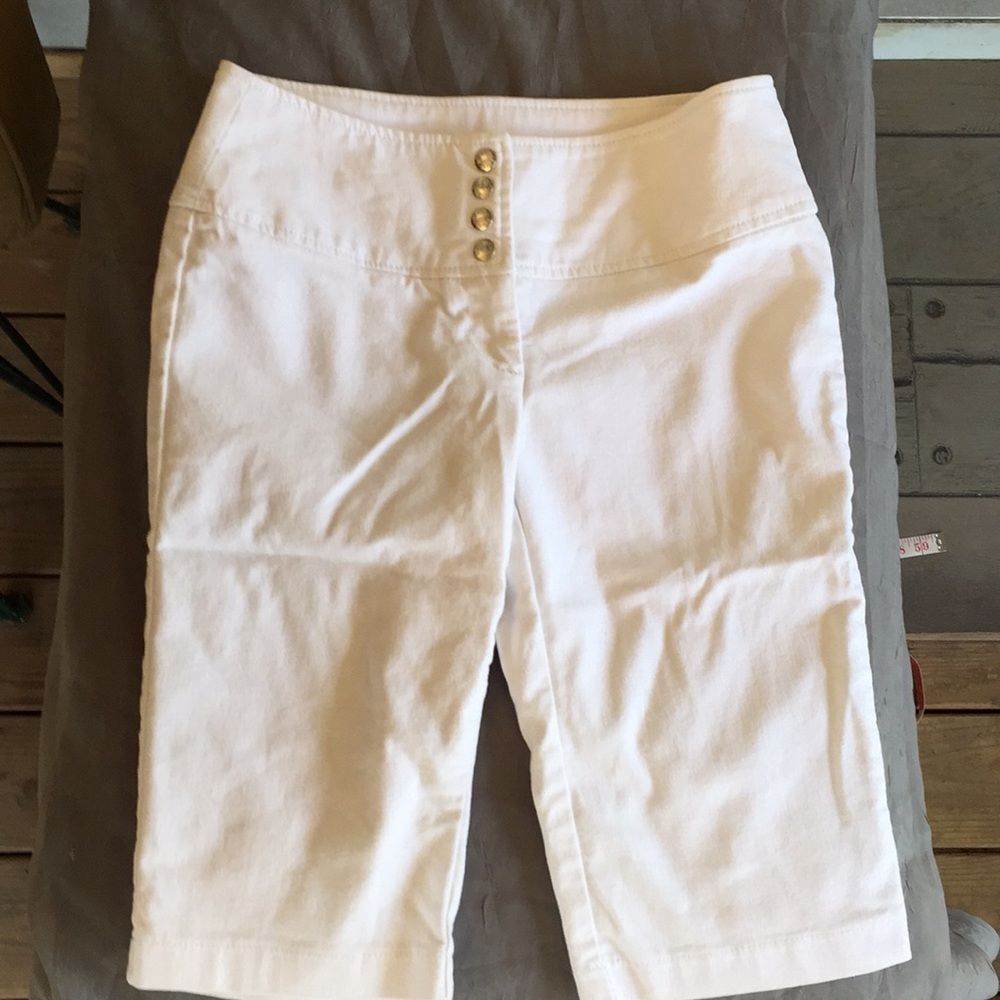 Bisou Bisou White Bermuda Shorts Sz 6 Spring Summer Vacation